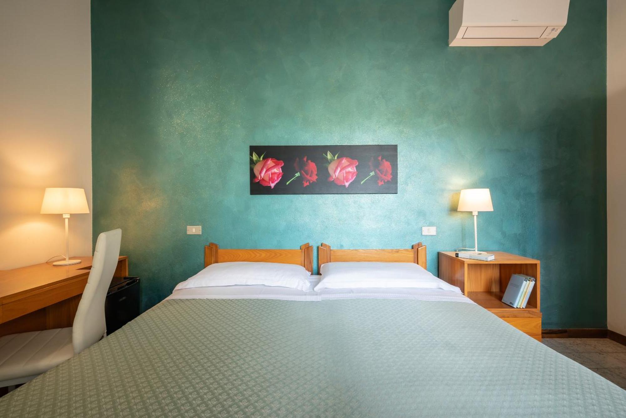 Hotel Parco Dei Pini - 100Mt Dal Mare Follonica Eksteriør billede