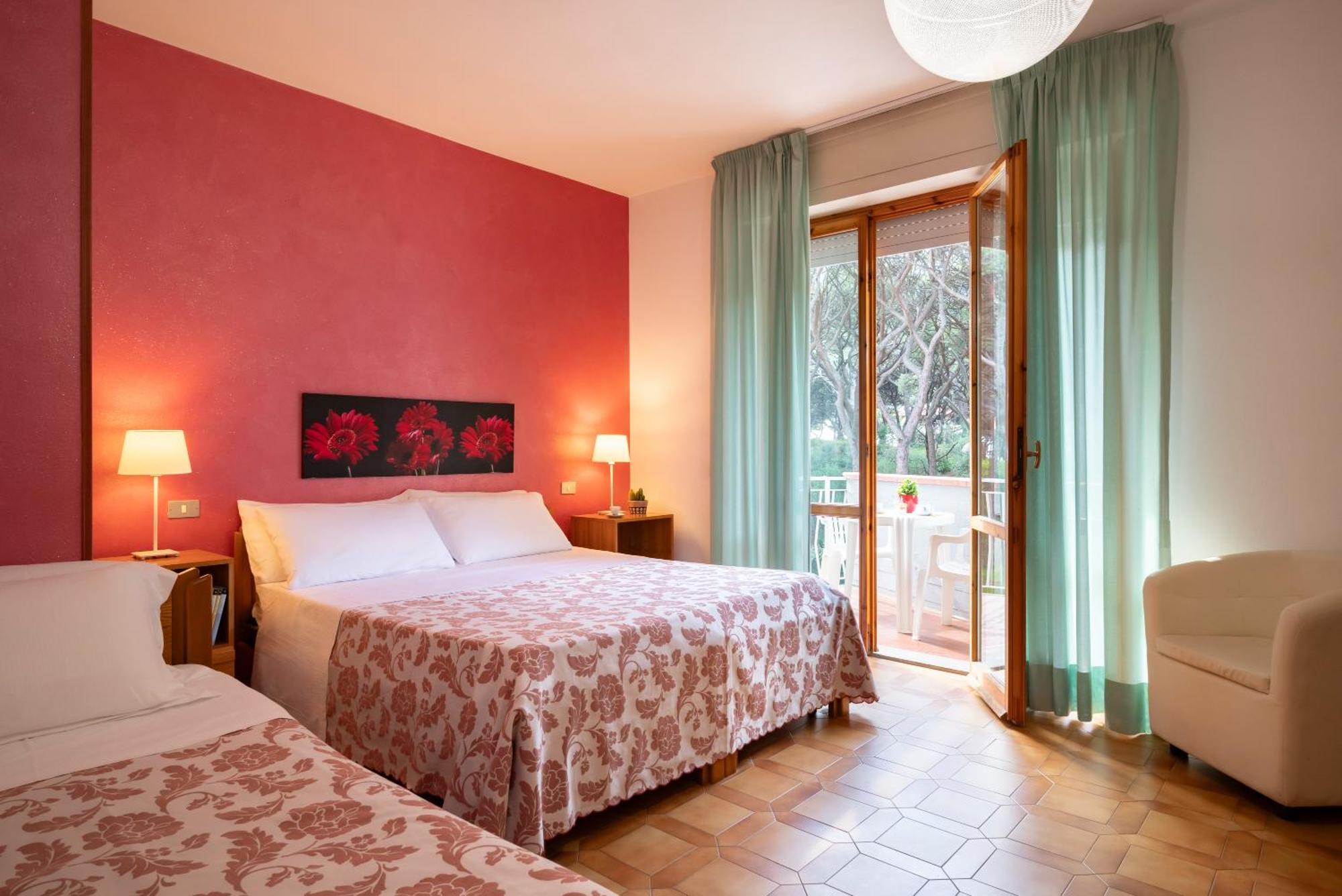 Hotel Parco Dei Pini - 100Mt Dal Mare Follonica Eksteriør billede