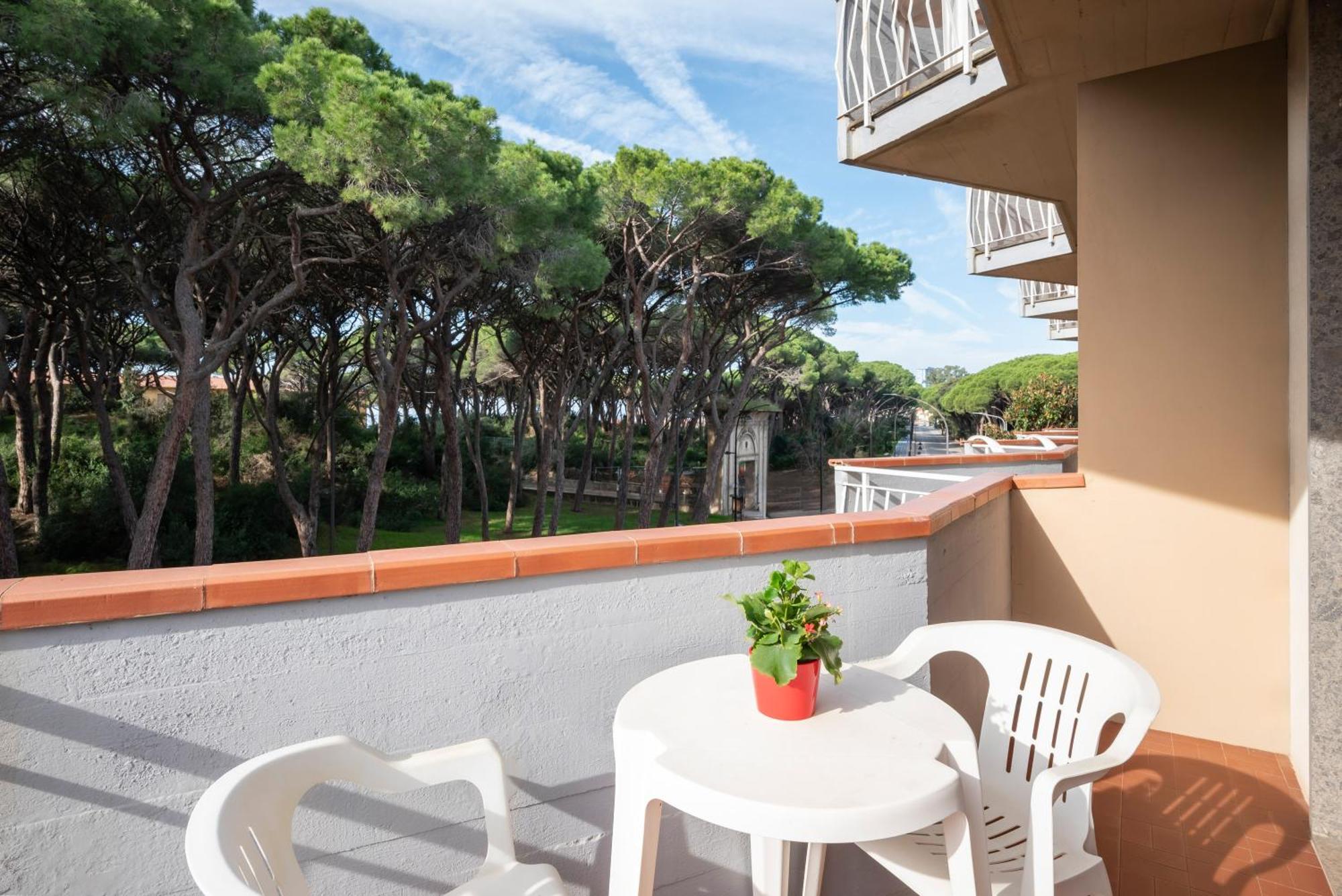 Hotel Parco Dei Pini - 100Mt Dal Mare Follonica Eksteriør billede