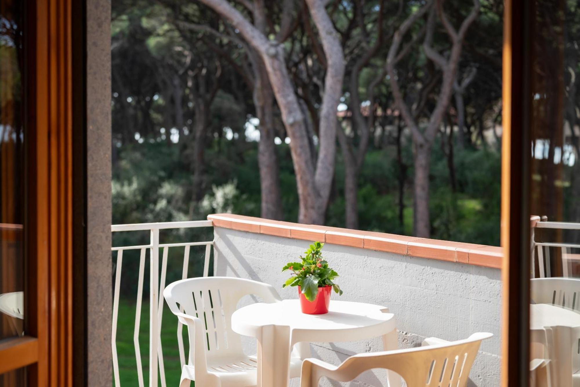 Hotel Parco Dei Pini - 100Mt Dal Mare Follonica Eksteriør billede