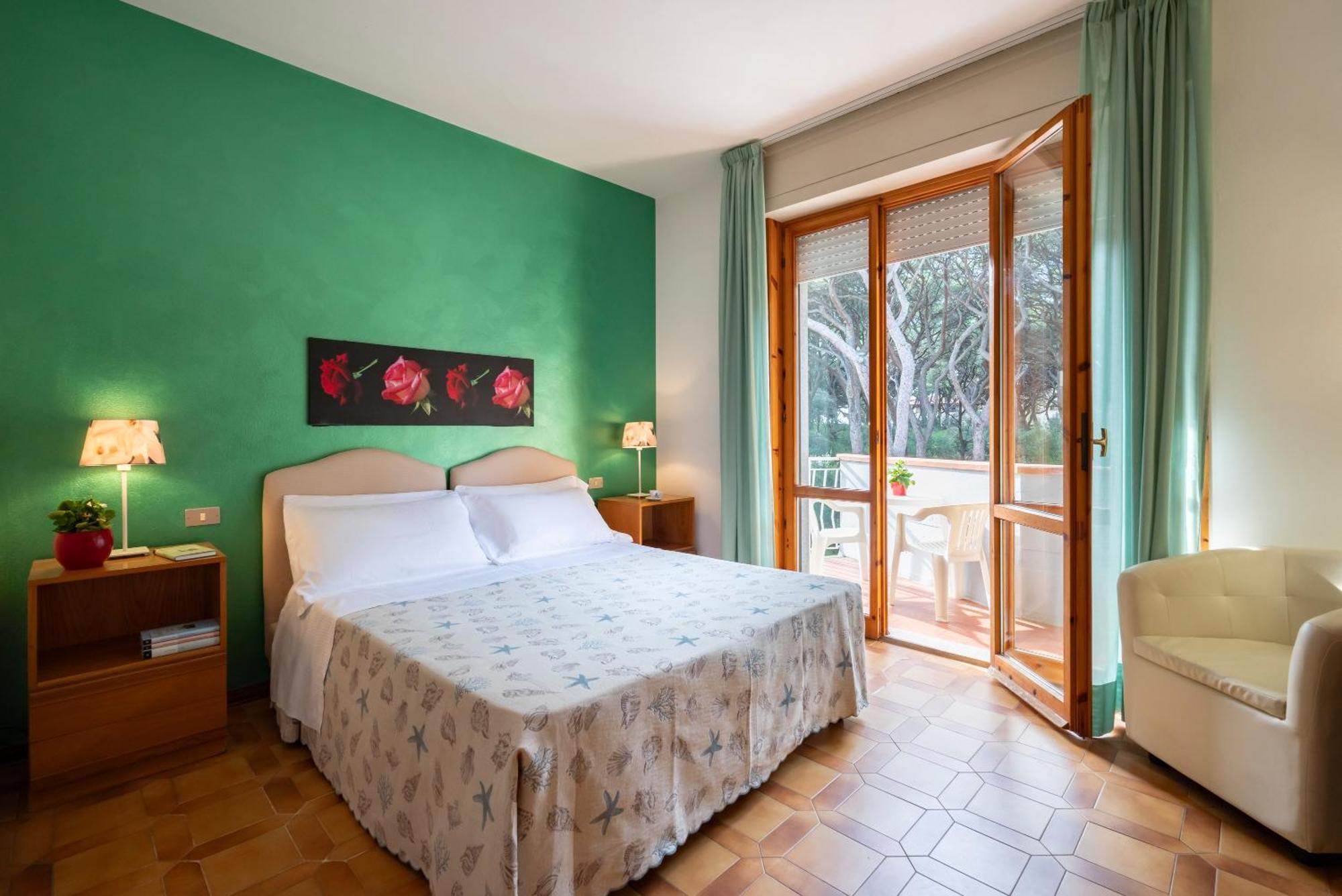 Hotel Parco Dei Pini - 100Mt Dal Mare Follonica Eksteriør billede