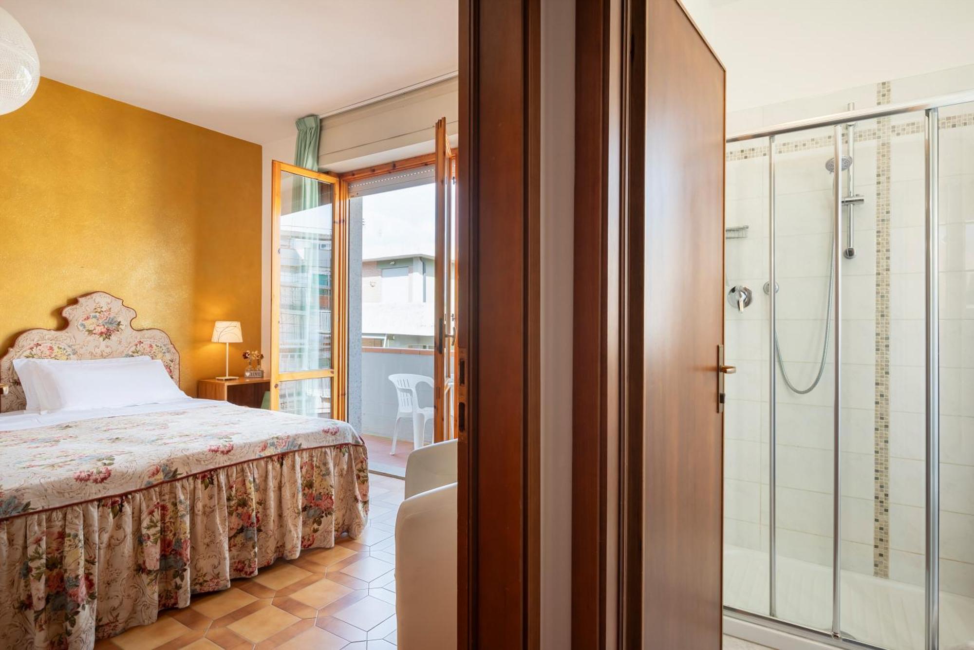 Hotel Parco Dei Pini - 100Mt Dal Mare Follonica Eksteriør billede