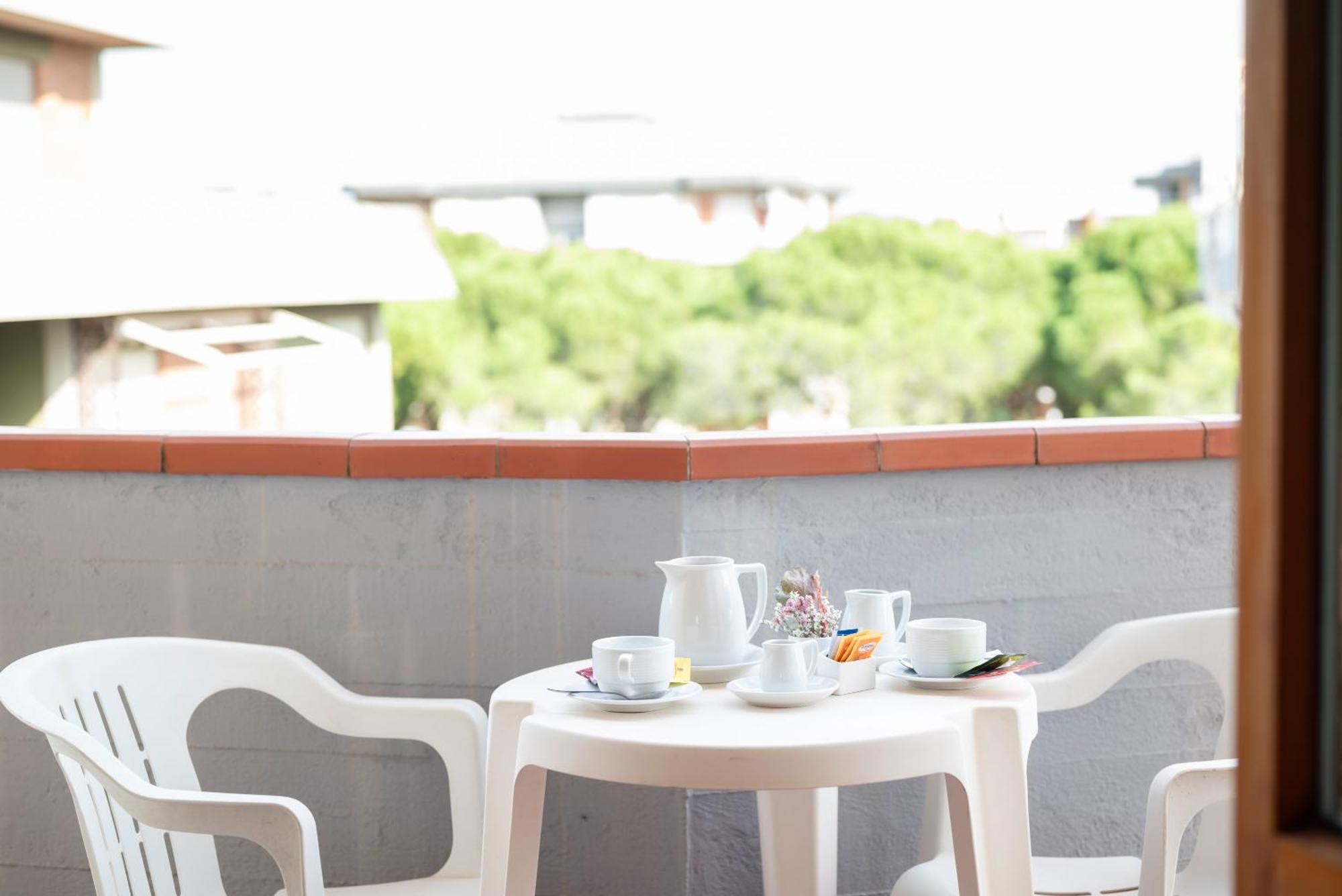 Hotel Parco Dei Pini - 100Mt Dal Mare Follonica Eksteriør billede