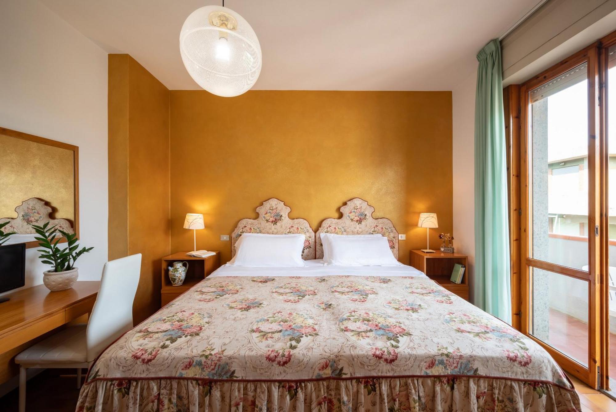 Hotel Parco Dei Pini - 100Mt Dal Mare Follonica Eksteriør billede