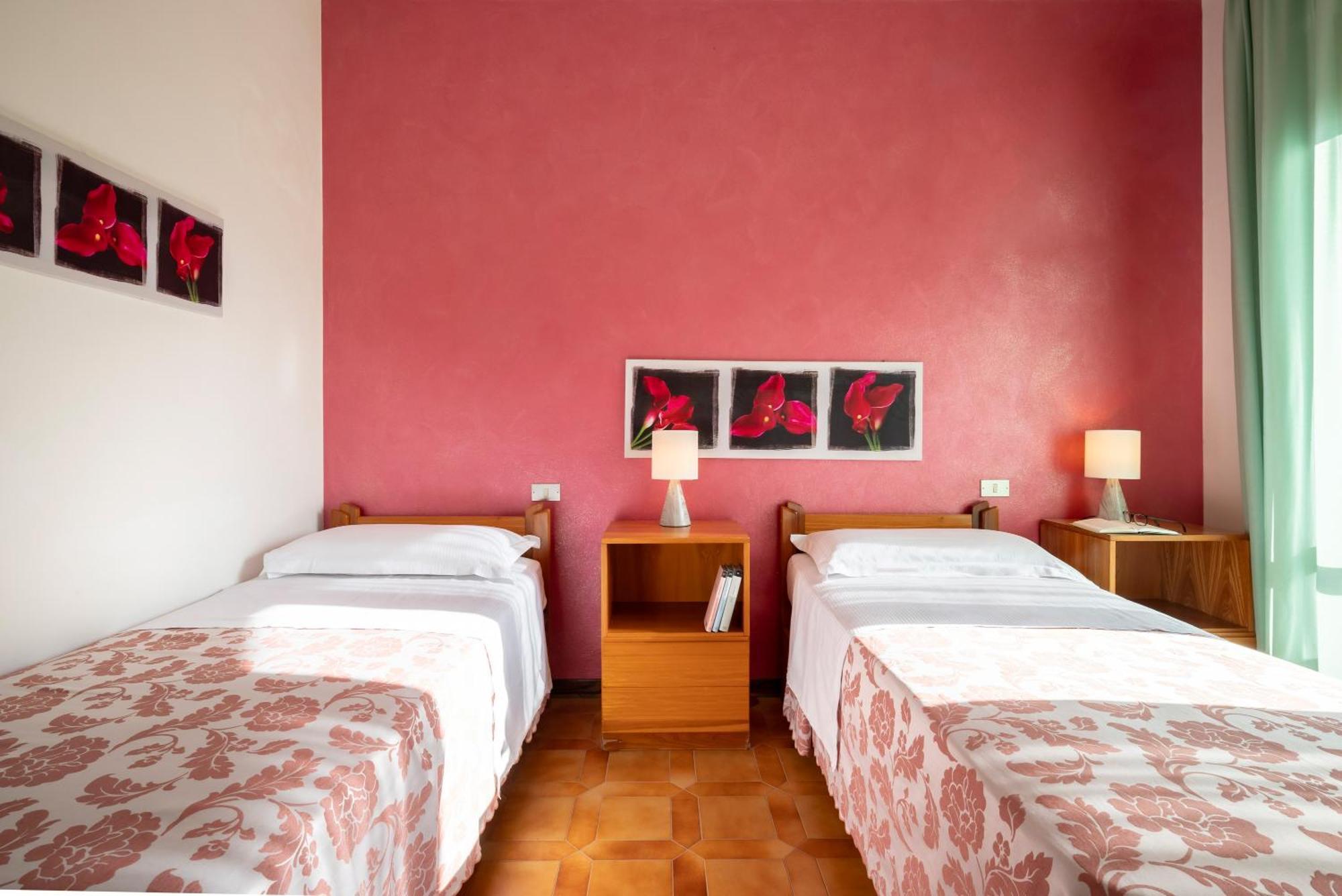 Hotel Parco Dei Pini - 100Mt Dal Mare Follonica Eksteriør billede