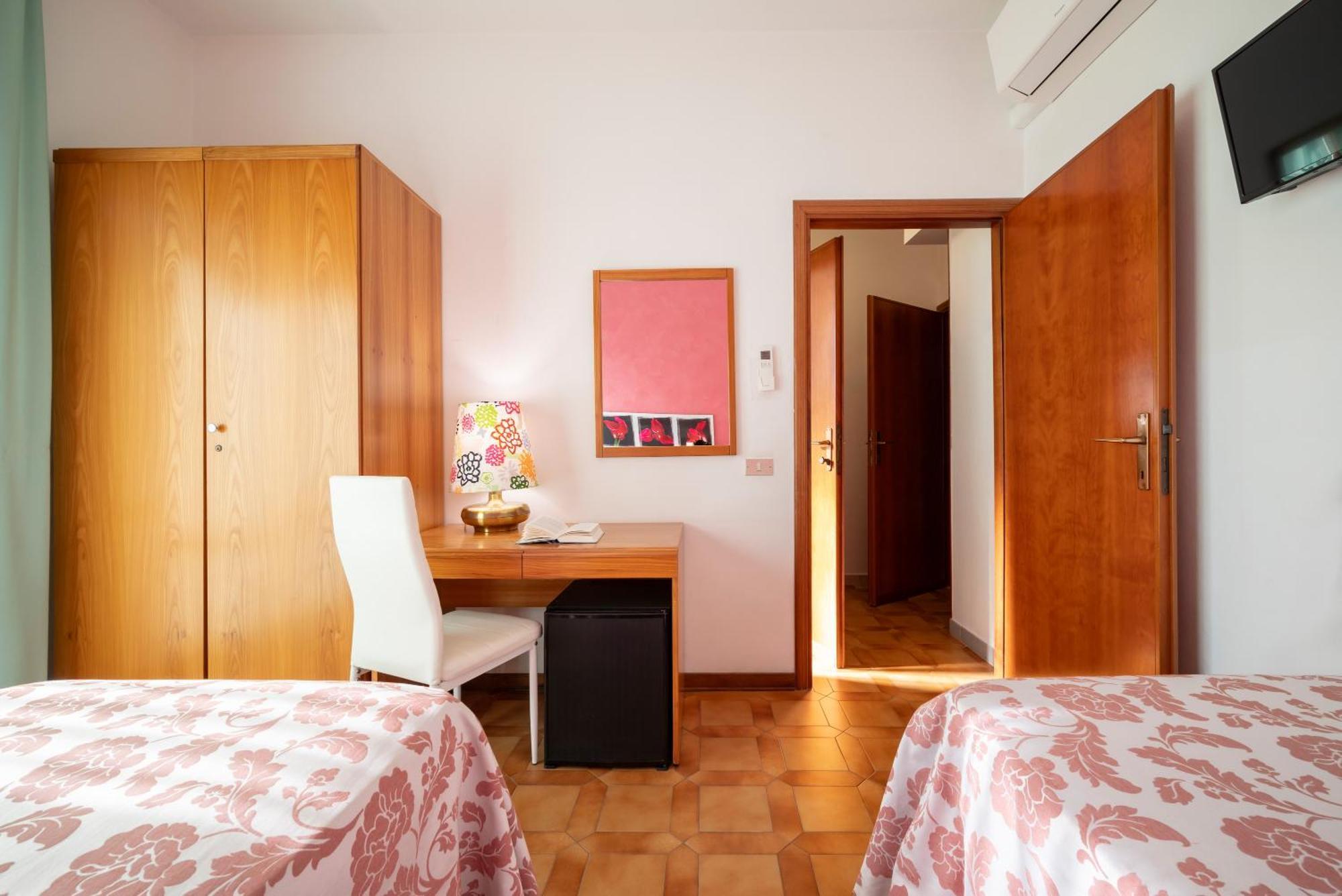 Hotel Parco Dei Pini - 100Mt Dal Mare Follonica Eksteriør billede