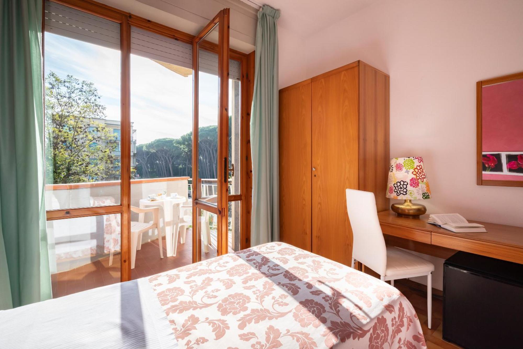 Hotel Parco Dei Pini - 100Mt Dal Mare Follonica Eksteriør billede