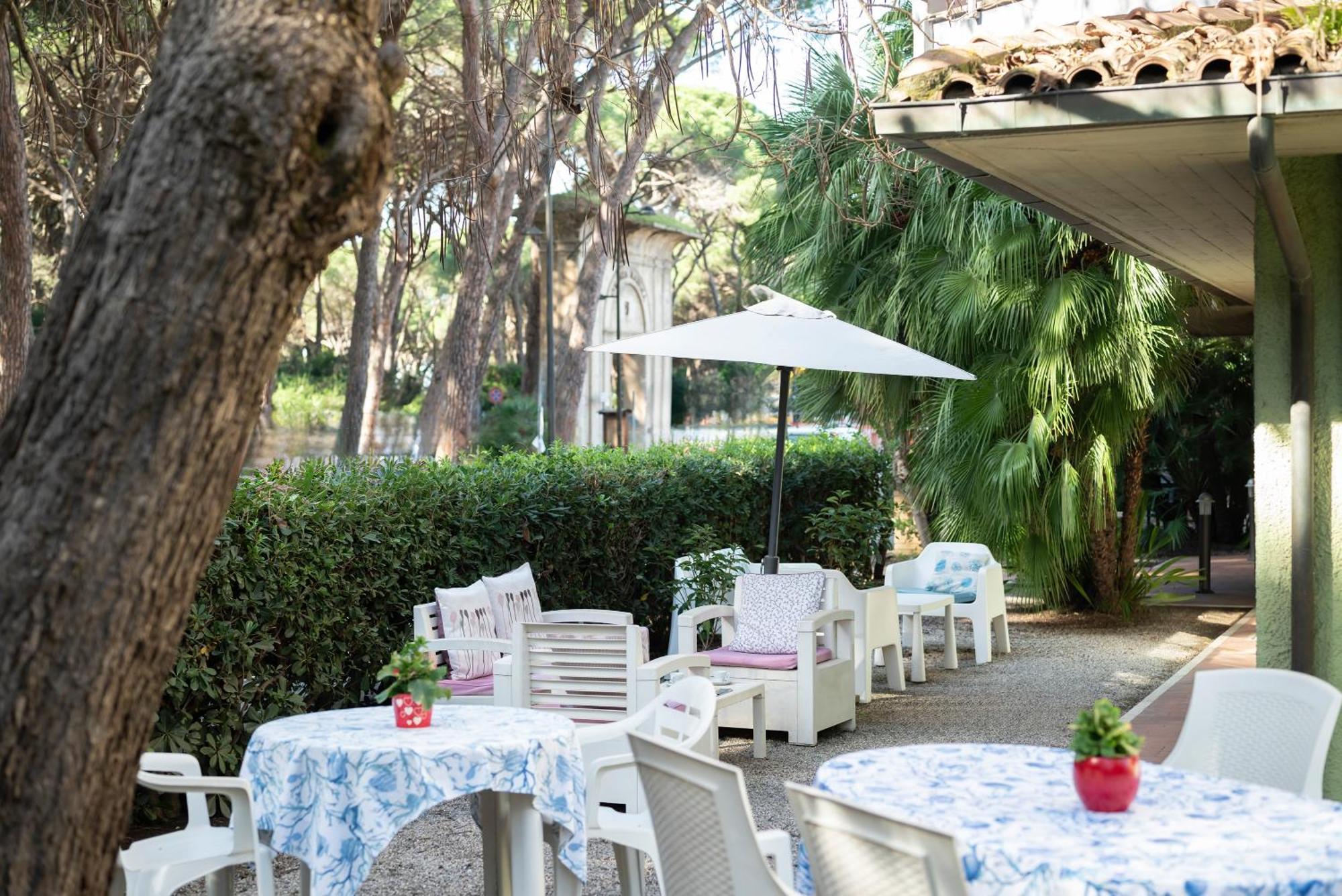 Hotel Parco Dei Pini - 100Mt Dal Mare Follonica Eksteriør billede