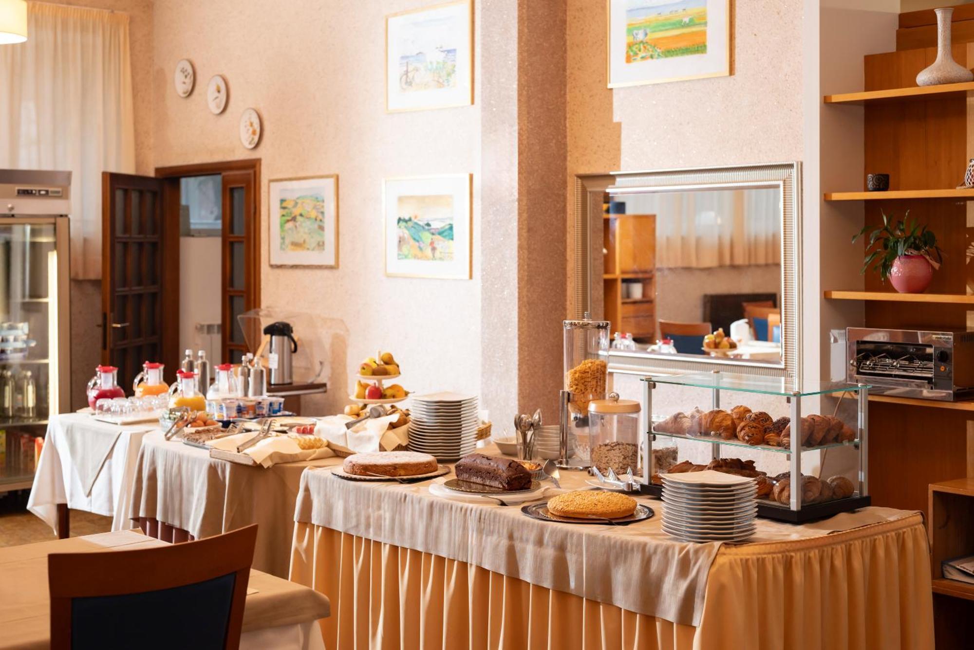 Hotel Parco Dei Pini - 100Mt Dal Mare Follonica Eksteriør billede