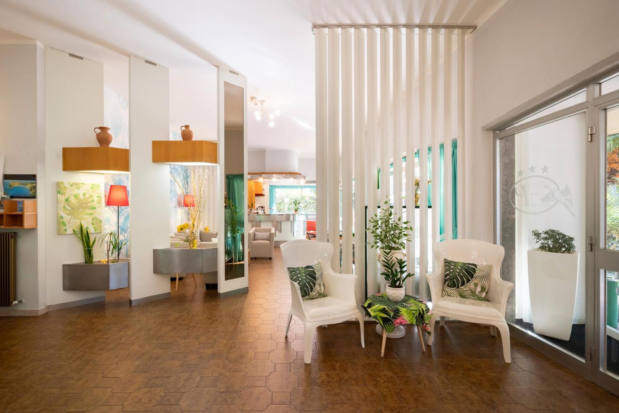 Hotel Parco Dei Pini - 100Mt Dal Mare Follonica Eksteriør billede